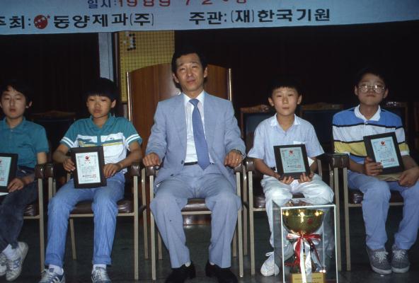 김만수 서무상 이성재 류재형 .5회 오리온배 시상식.1989